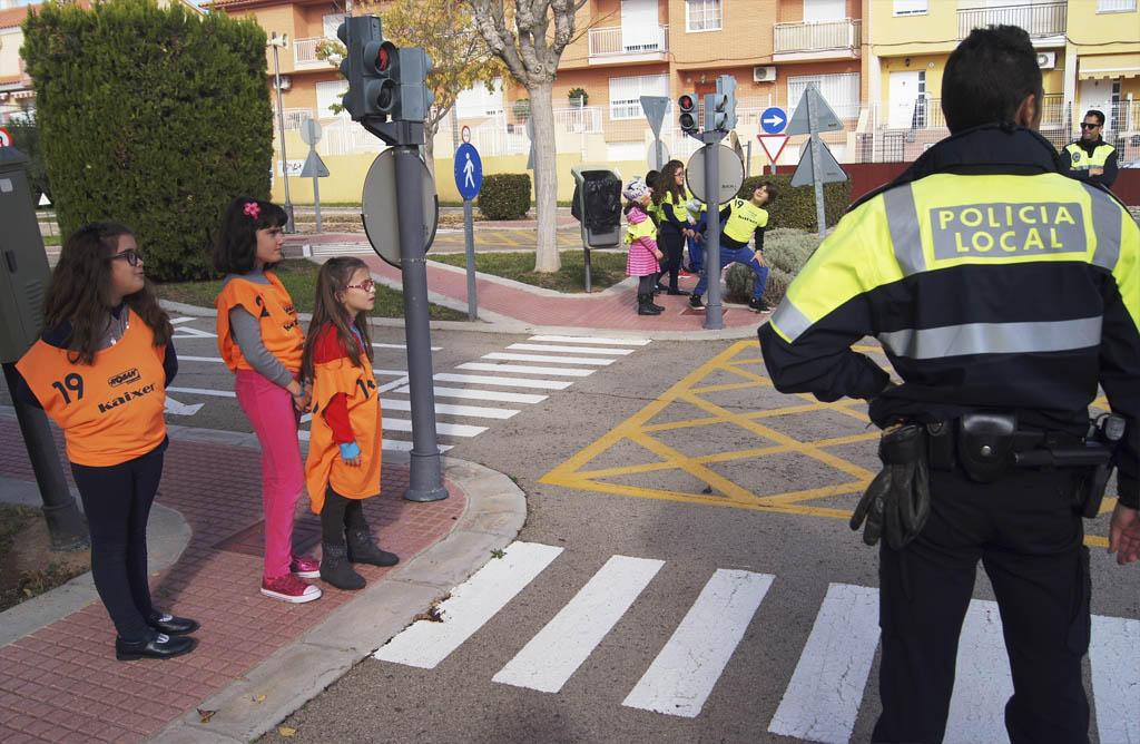 El Ayuntamiento editar folletos para escolares de las normas bsicas para peatones y ciclistas